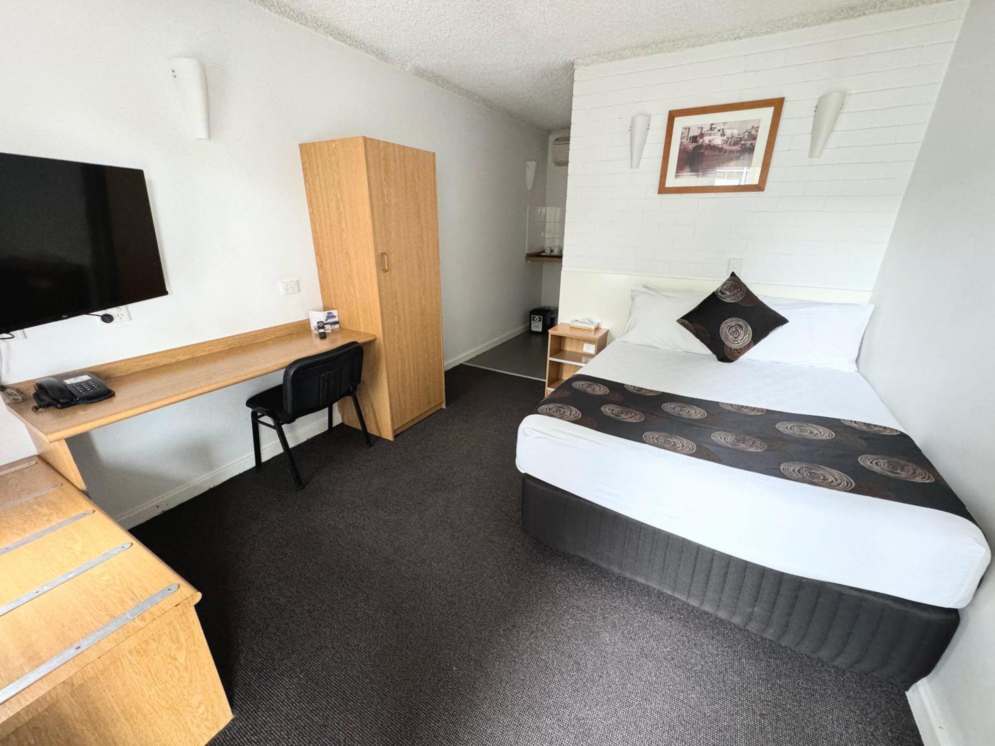 Flag Motor Lodge Perth Room photo